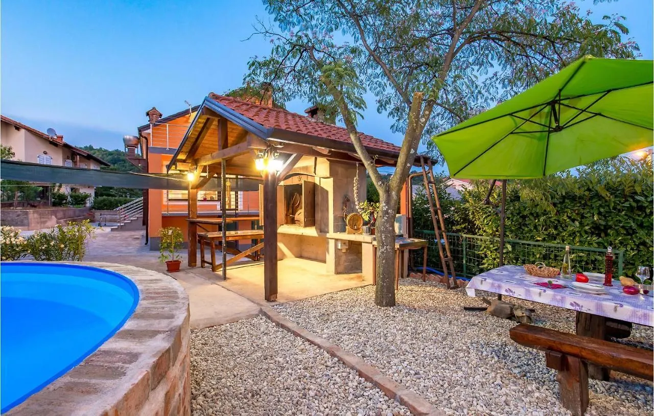 5 Bedroom Lovely Apartment In Viskovo Croatia
