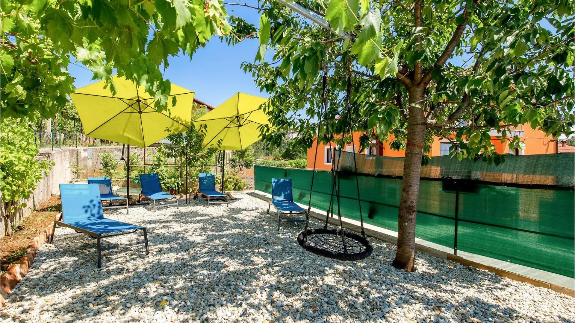 5 Bedroom Lovely Apartment In Viskovo
