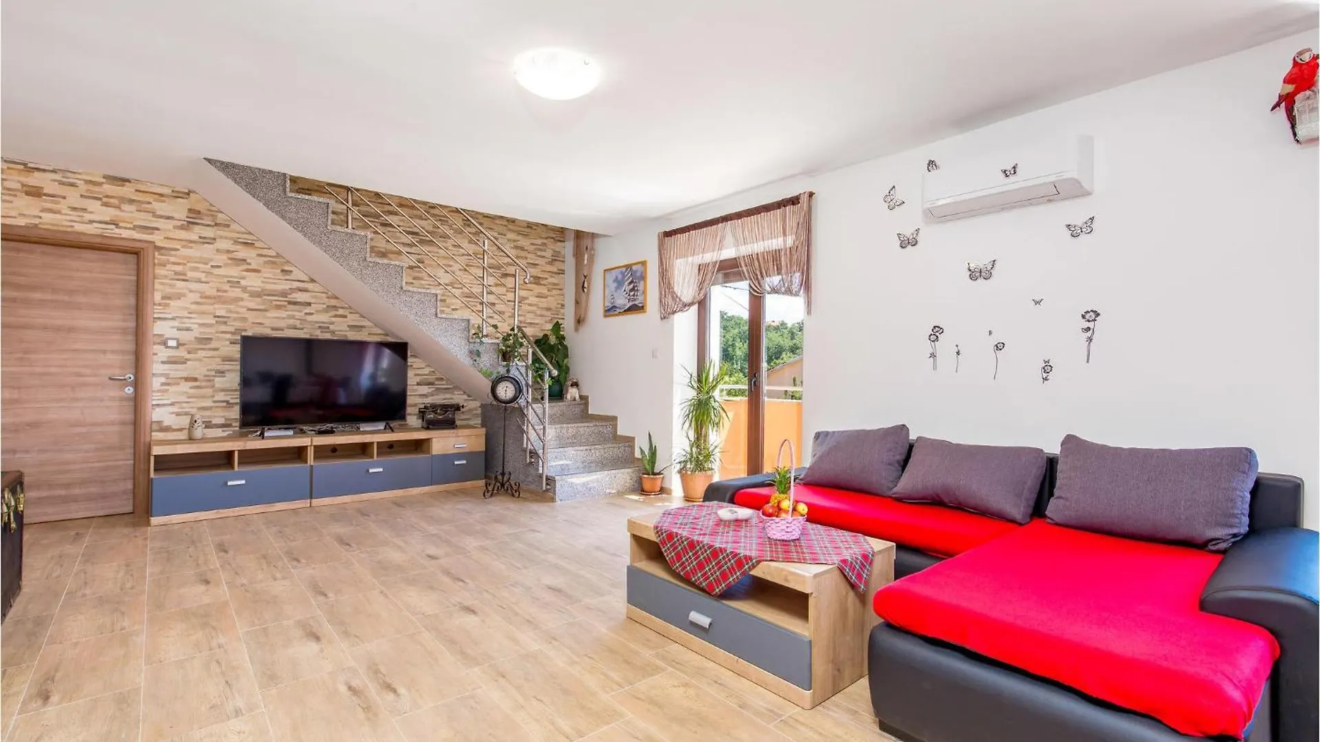 5 Bedroom Lovely Apartment In Viskovo Croatia