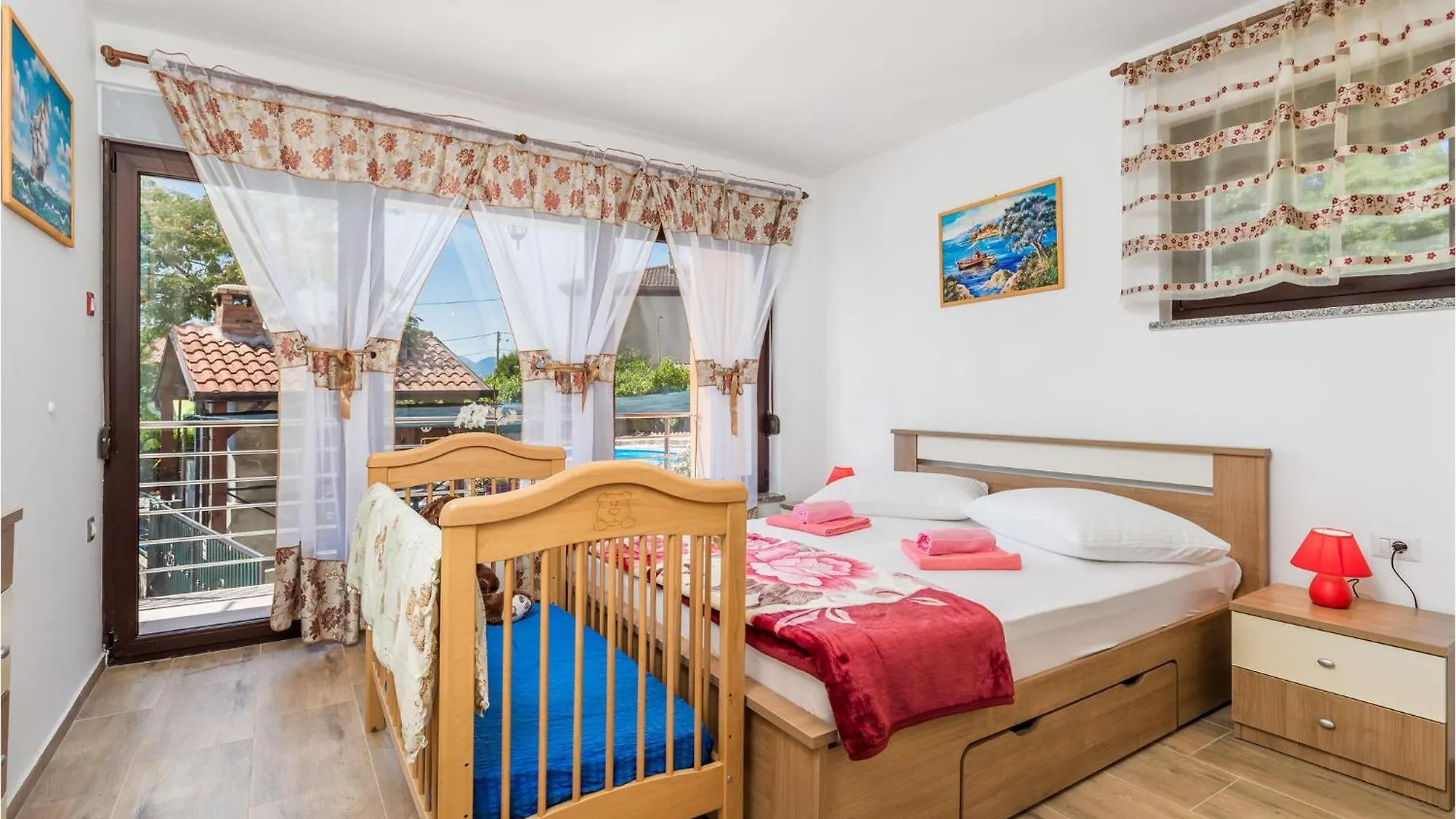 5 Bedroom Lovely Apartment In Viskovo 0*,