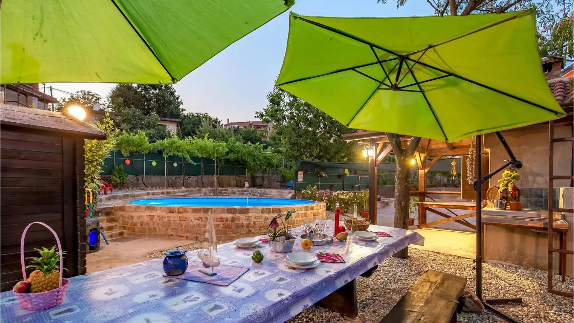 5 Bedroom Lovely Apartment In Viskovo Croatia