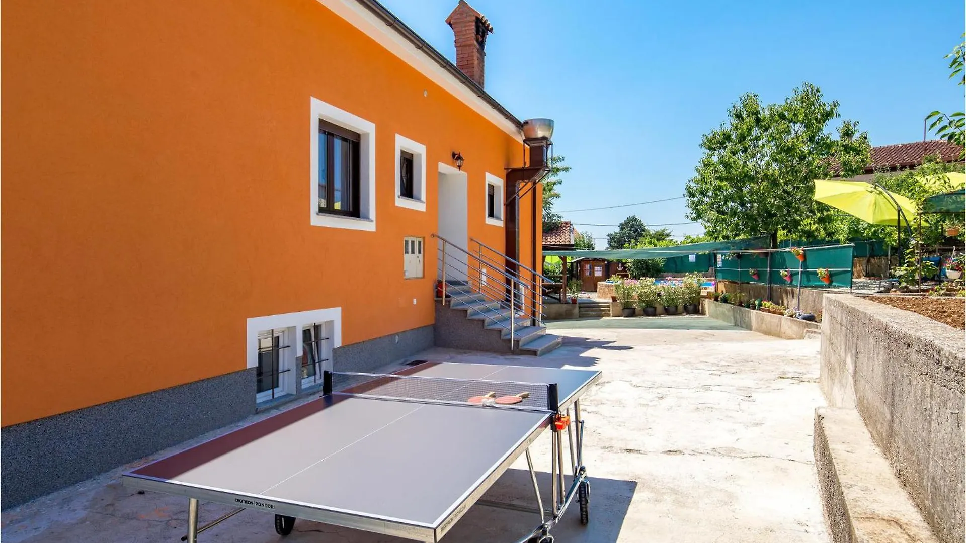 5 Bedroom Lovely Apartment In Viskovo