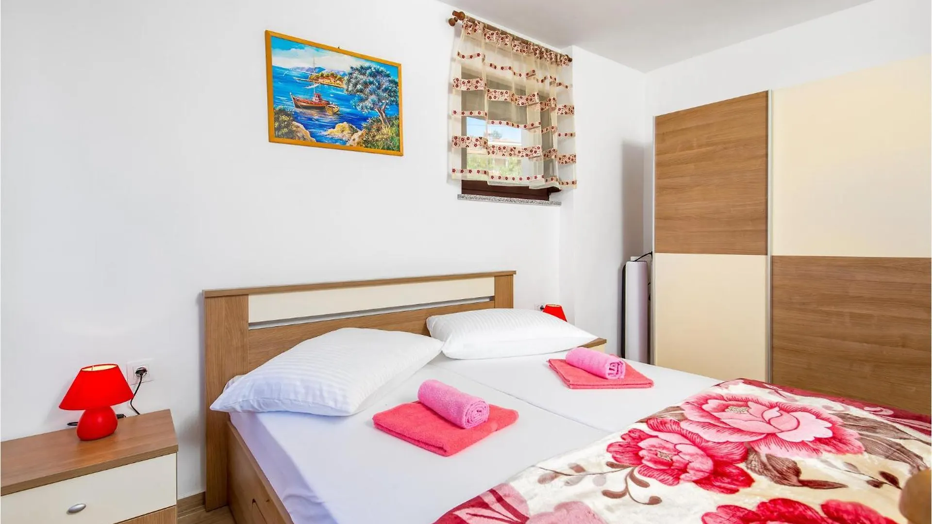 5 Bedroom Lovely Apartment In Viskovo
