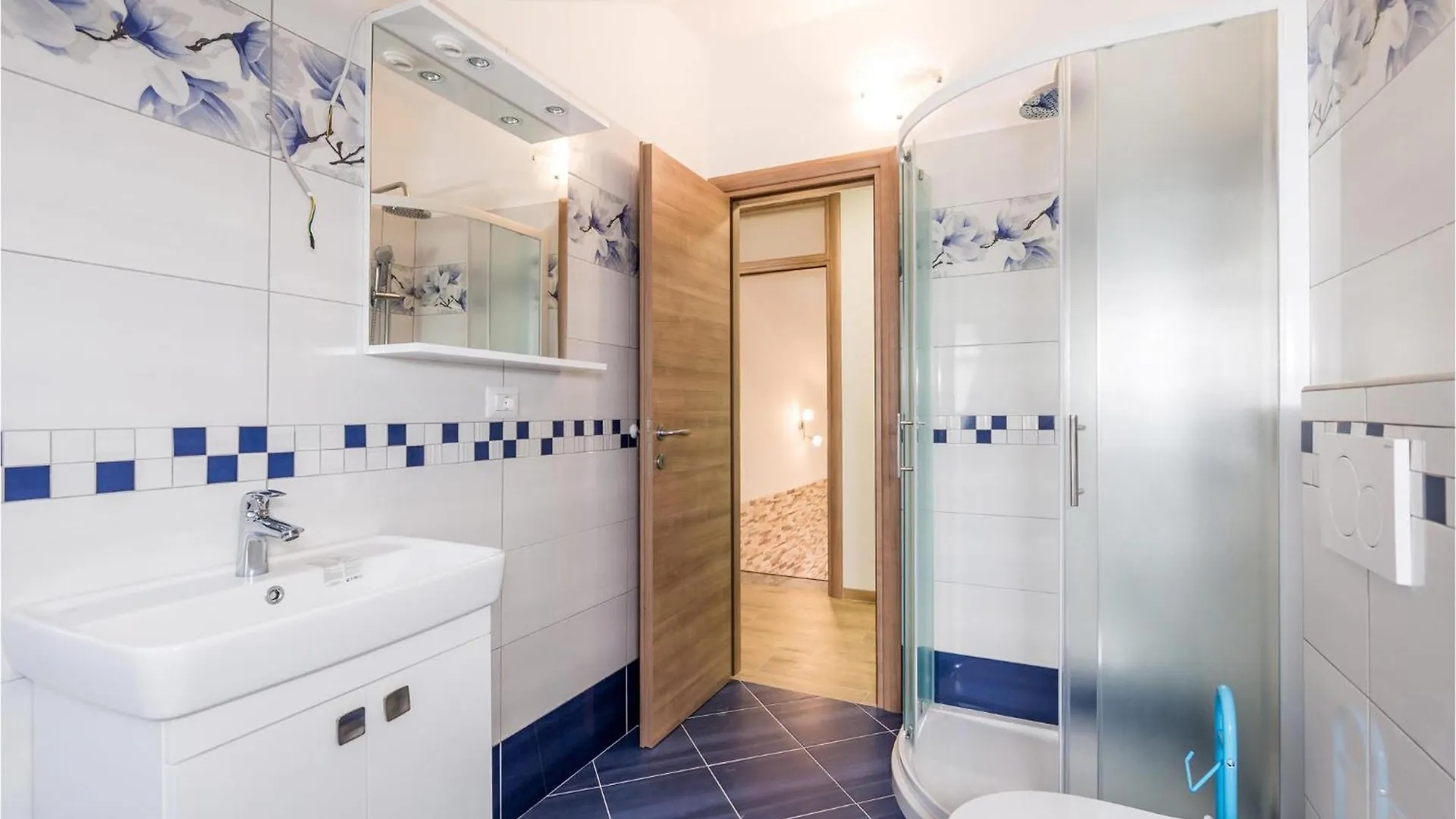 5 Bedroom Lovely Apartment In Viskovo